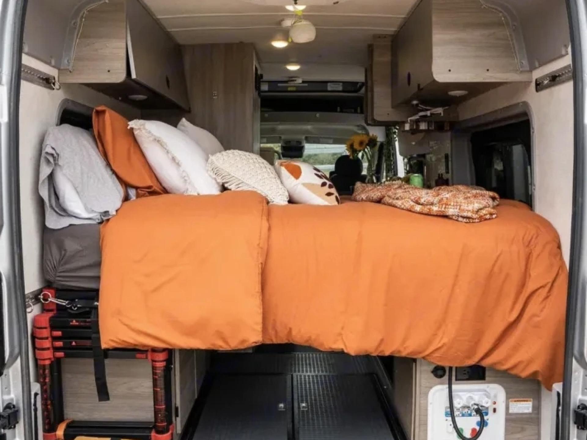 2025 WINNEBAGO SOLIS 59PX
