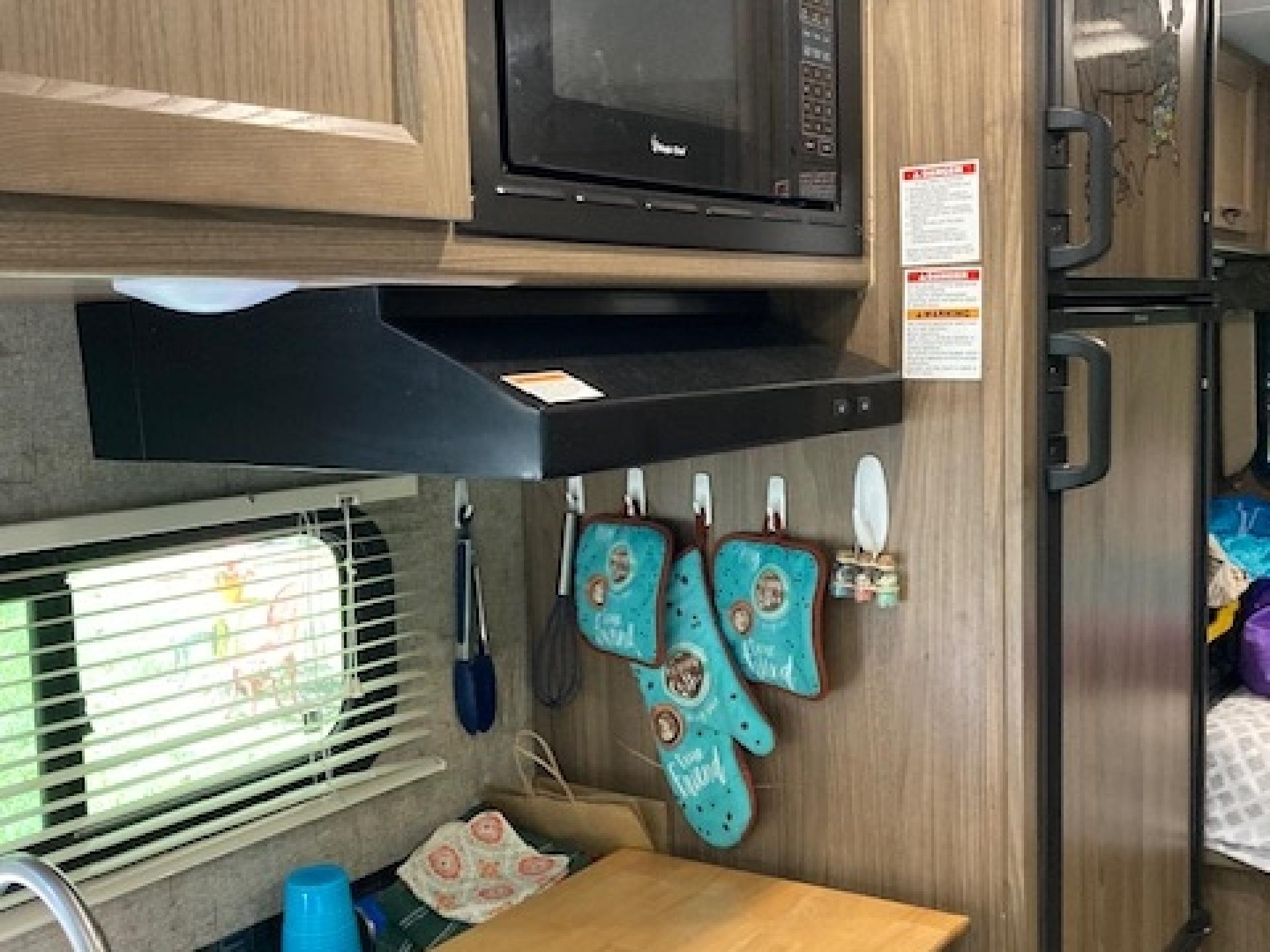 2017 COACHMEN FREELANDER 21QB