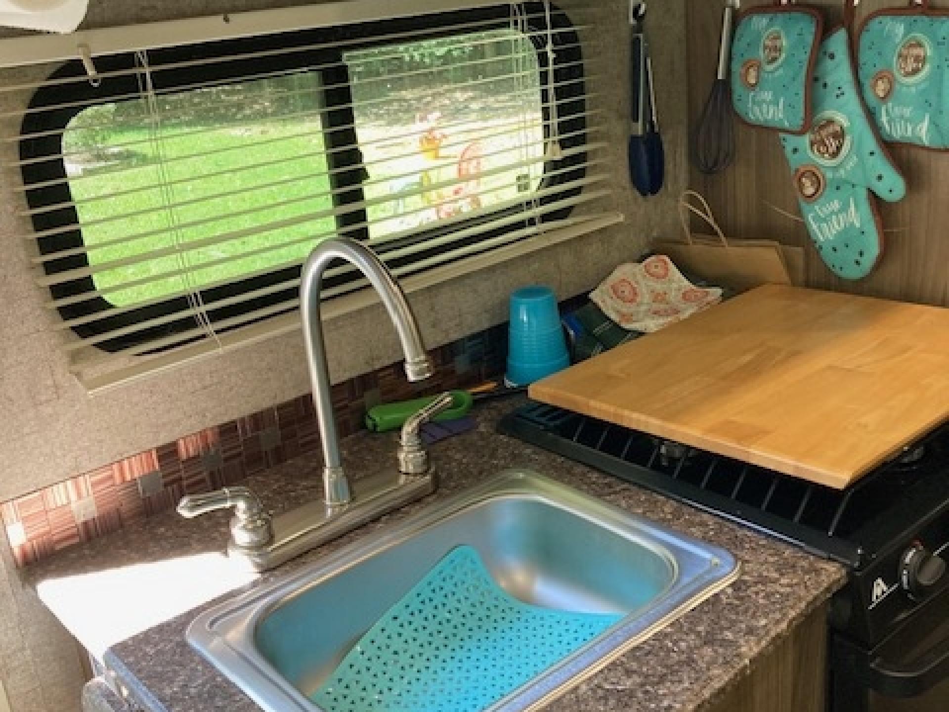 2017 COACHMEN FREELANDER 21QB