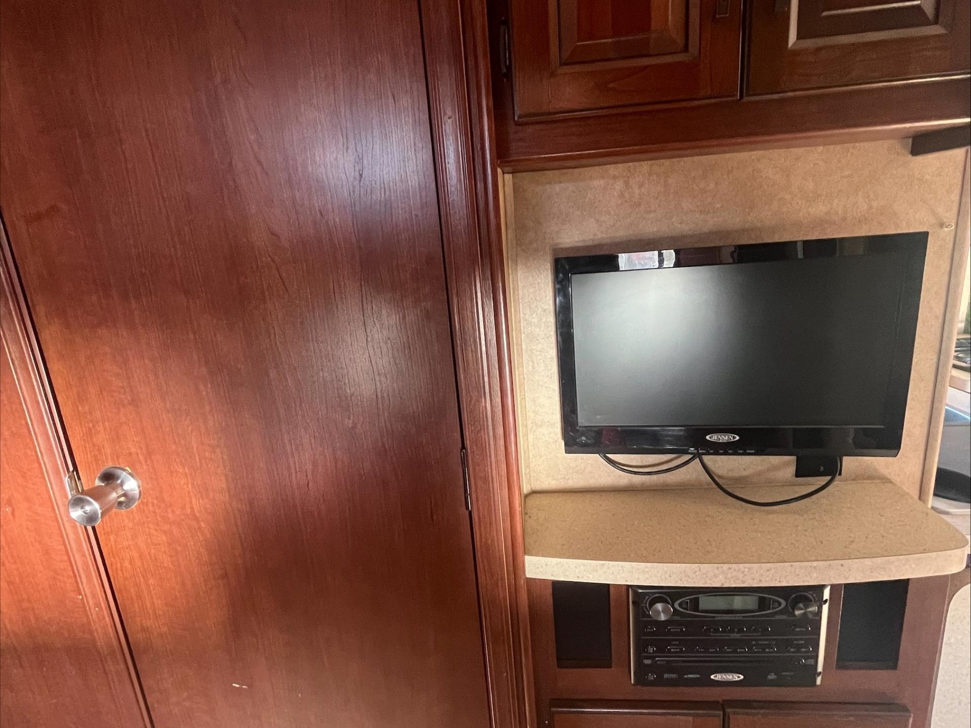 2014 FOREST RIVER SUNSEEKER 3170DS