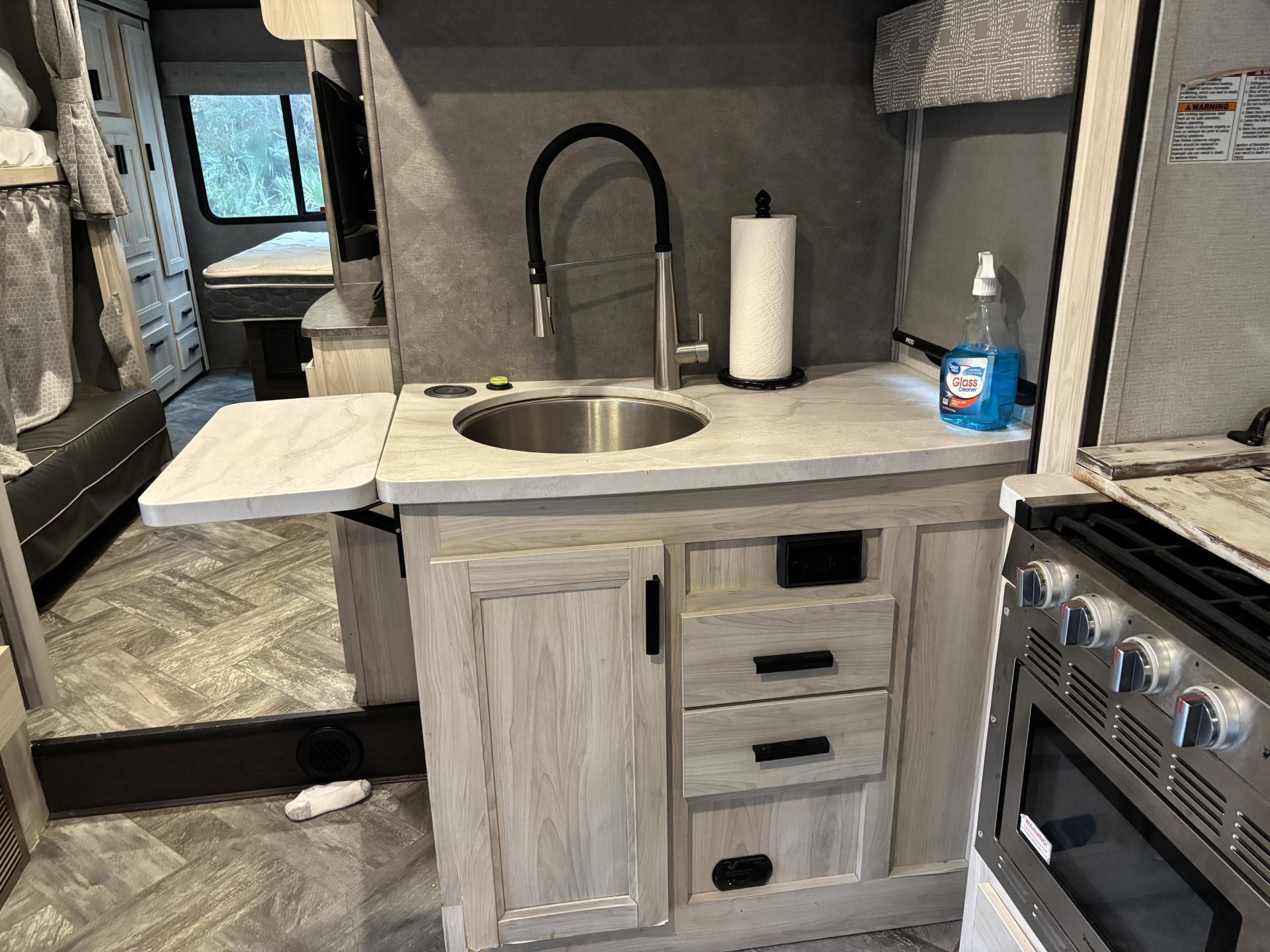 2022 FOREST RIVER SUNSEEKER LE 3250DSF