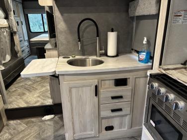 2022 FOREST RIVER SUNSEEKER LE 3250DSF