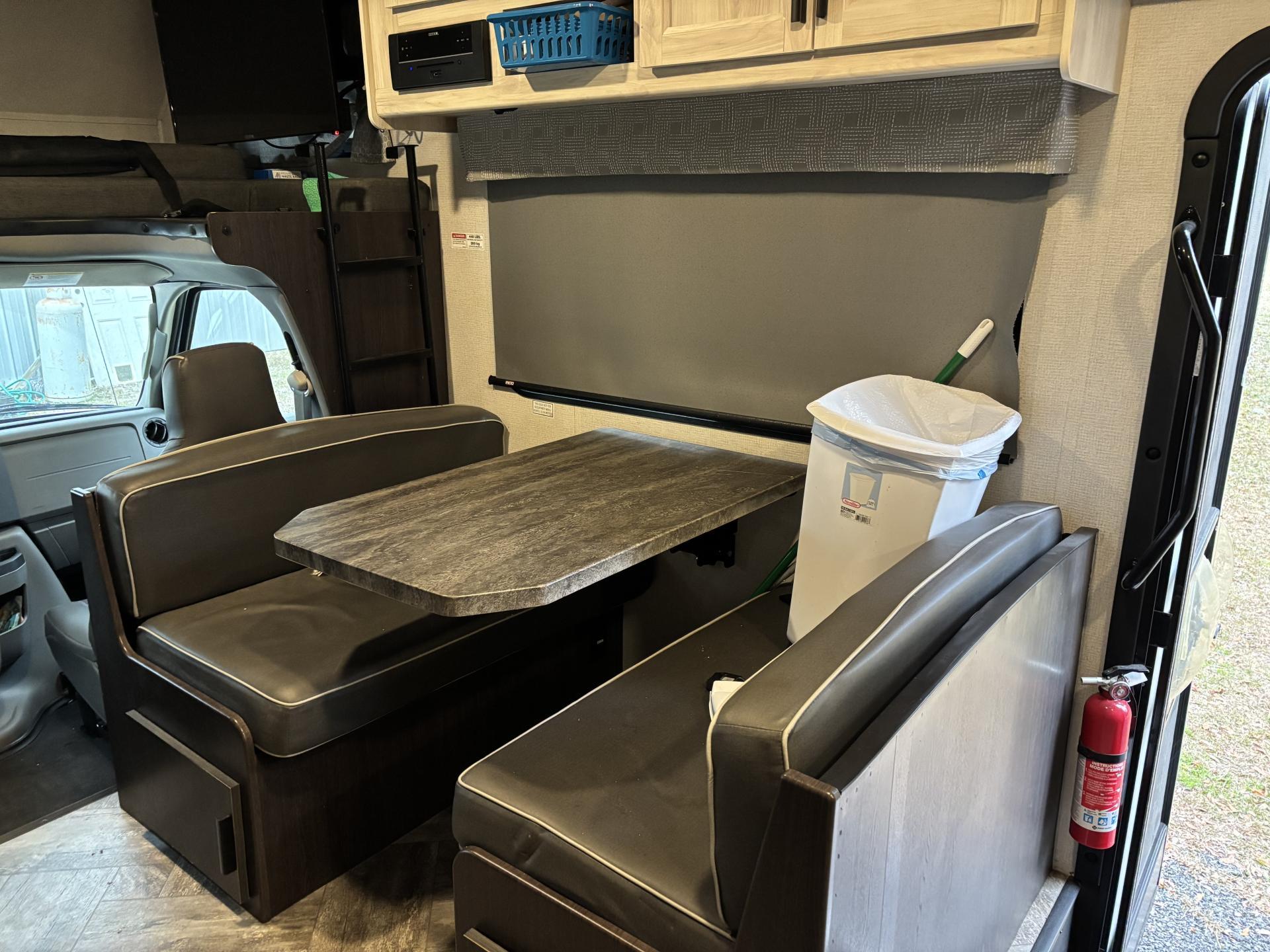 2022 FOREST RIVER SUNSEEKER LE 3250DSF