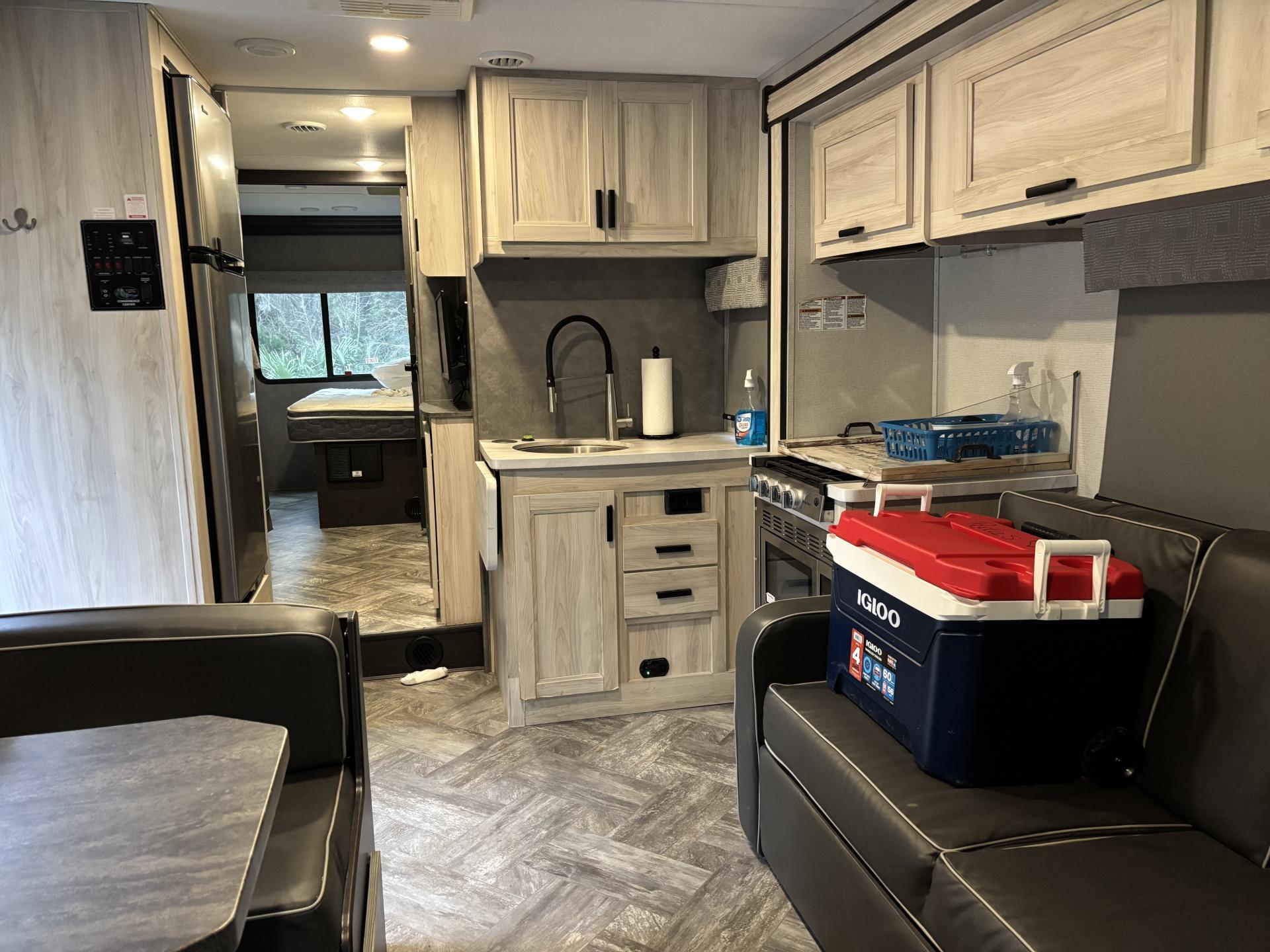 2022 FOREST RIVER SUNSEEKER LE 3250DSF