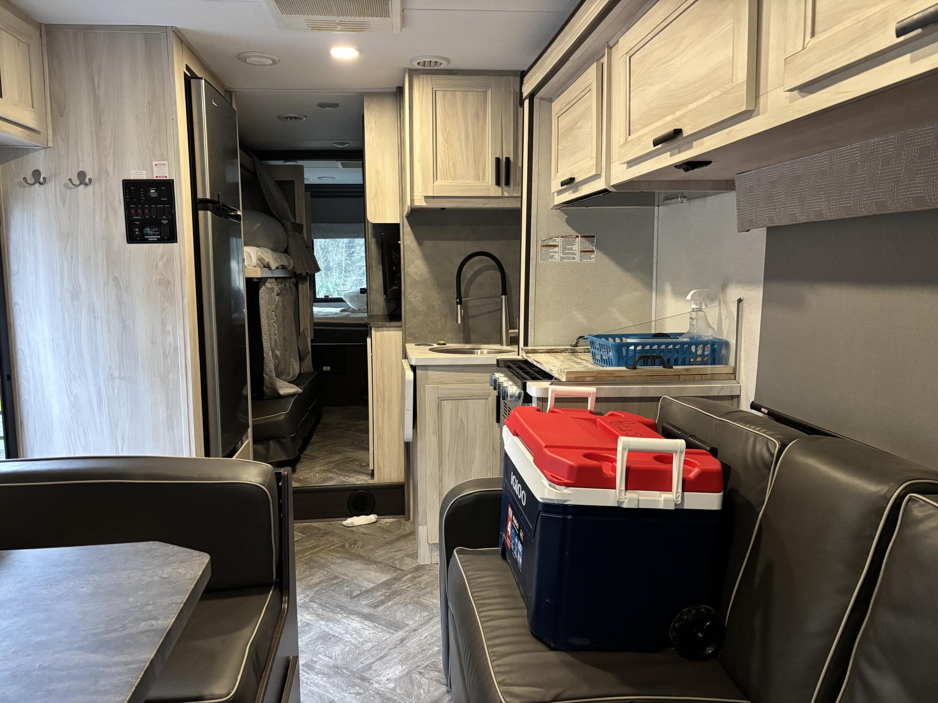 2022 FOREST RIVER SUNSEEKER LE 3250DSF