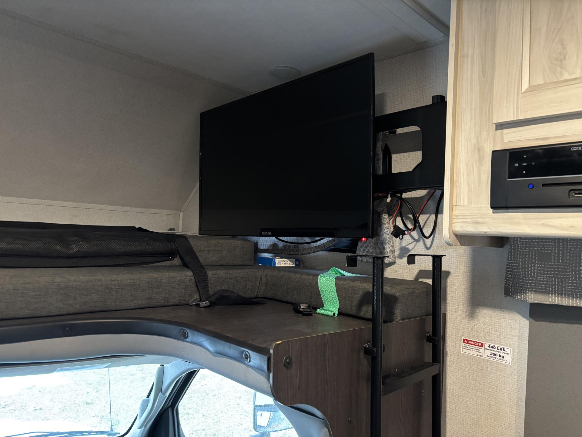 2022 FOREST RIVER SUNSEEKER LE 3250DSF