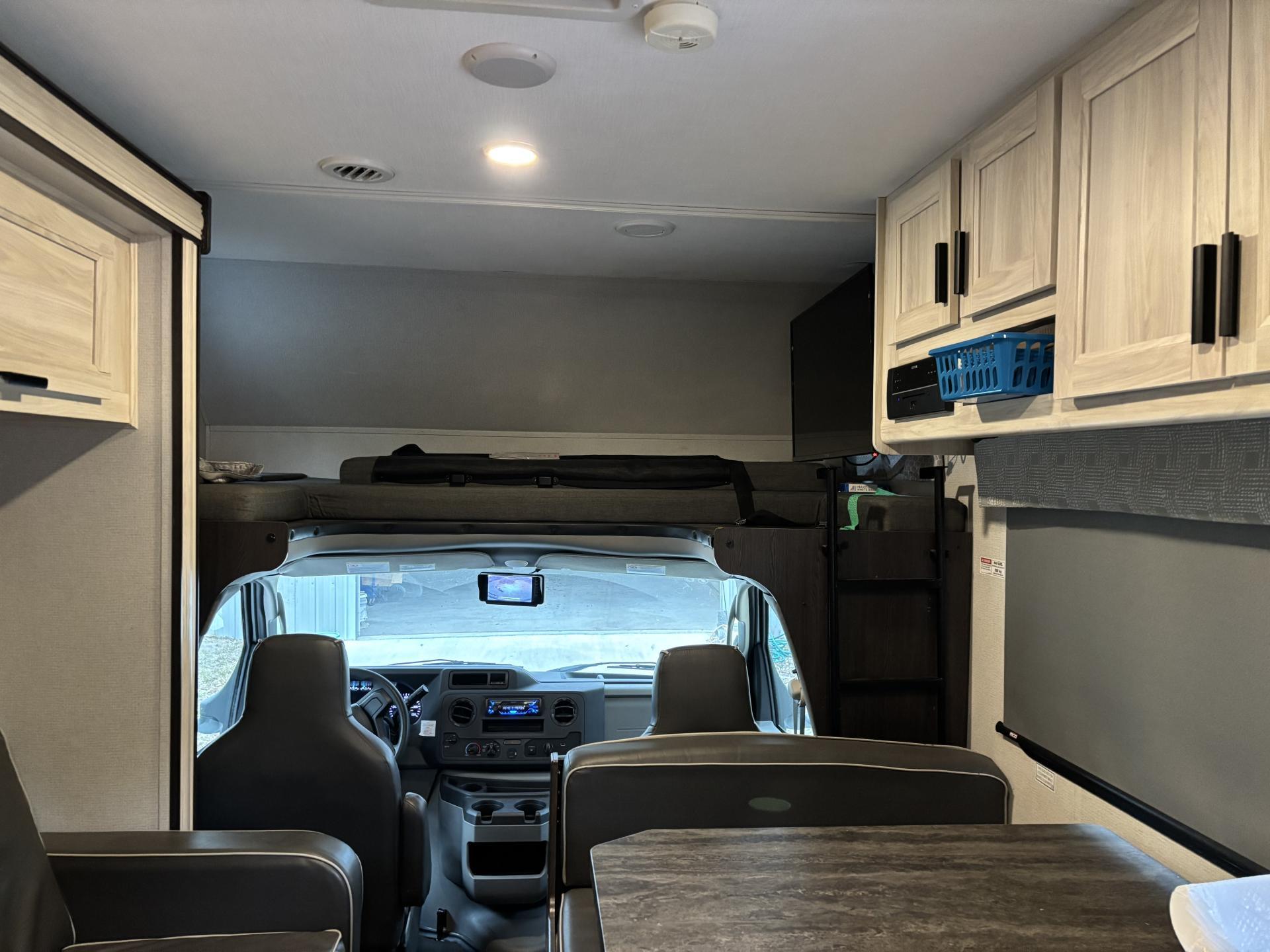 2022 FOREST RIVER SUNSEEKER LE 3250DSF