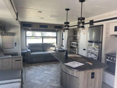 2023 FOREST RIVER PUMA 31RLQS