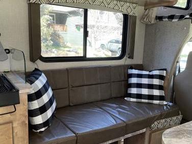 2020 COACHMEN LEPRECHAUN 230CB