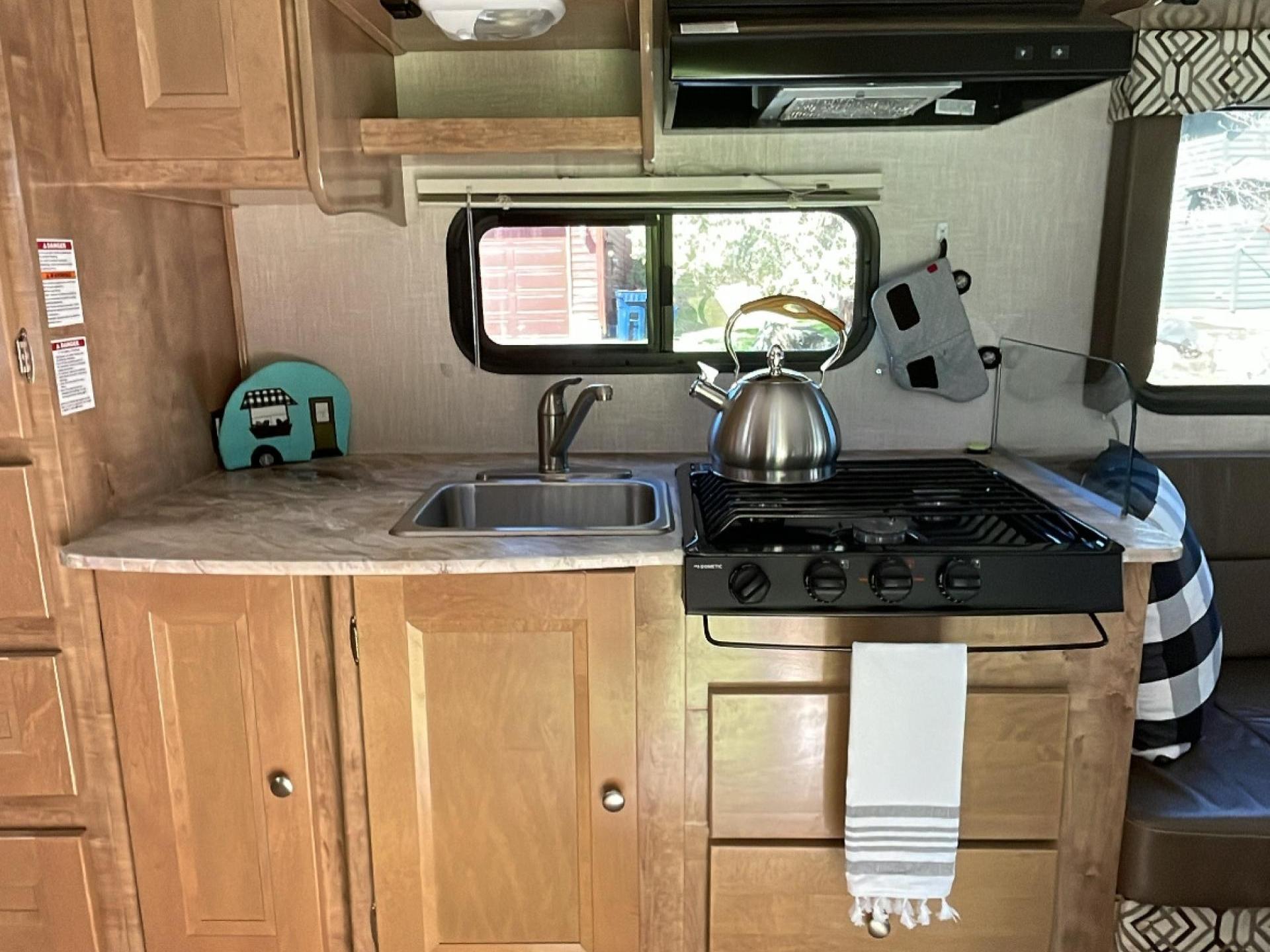 2020 COACHMEN LEPRECHAUN 230CB