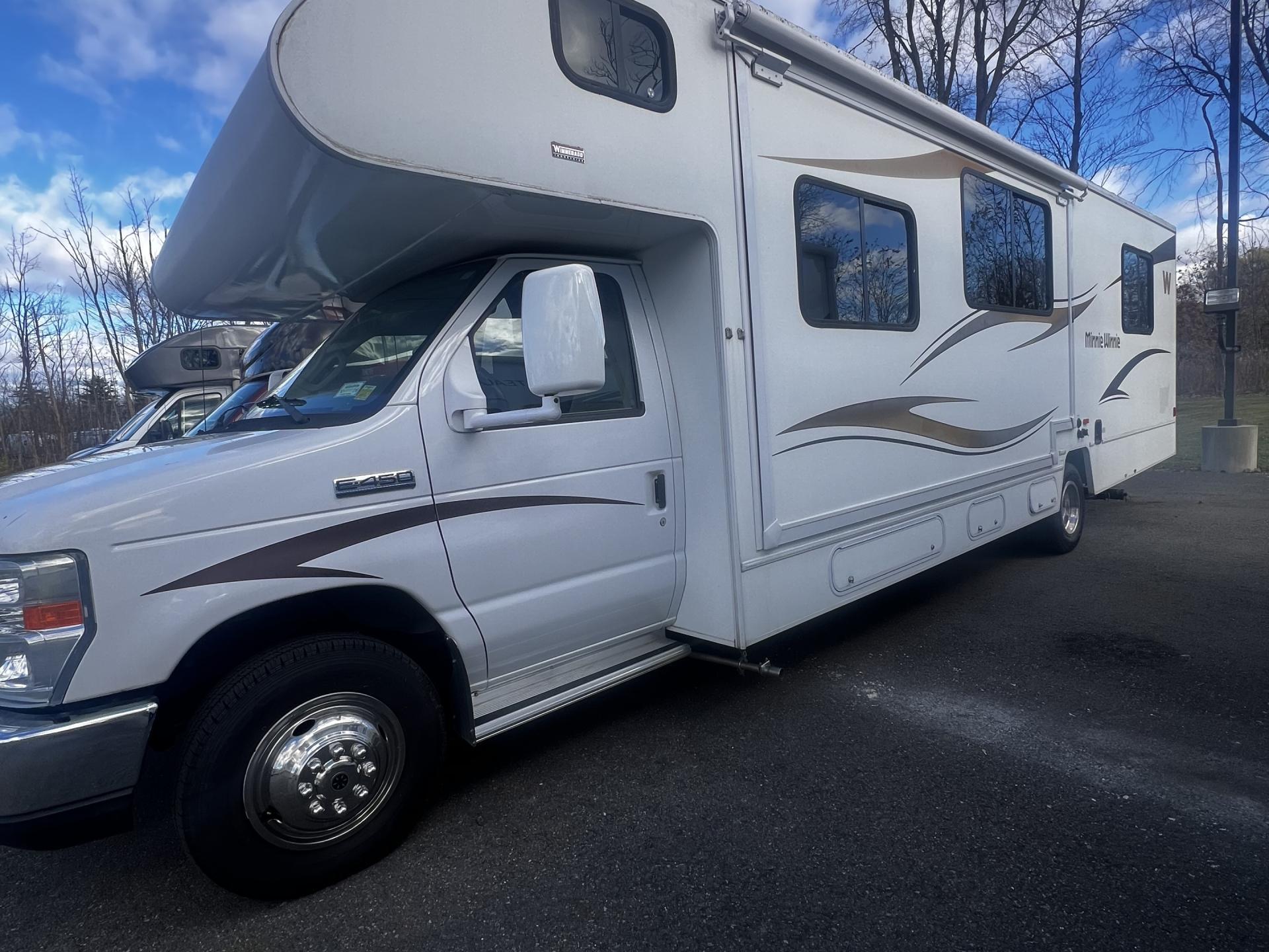 2014 WINNEBAGO MINNIE WINNIE 31K