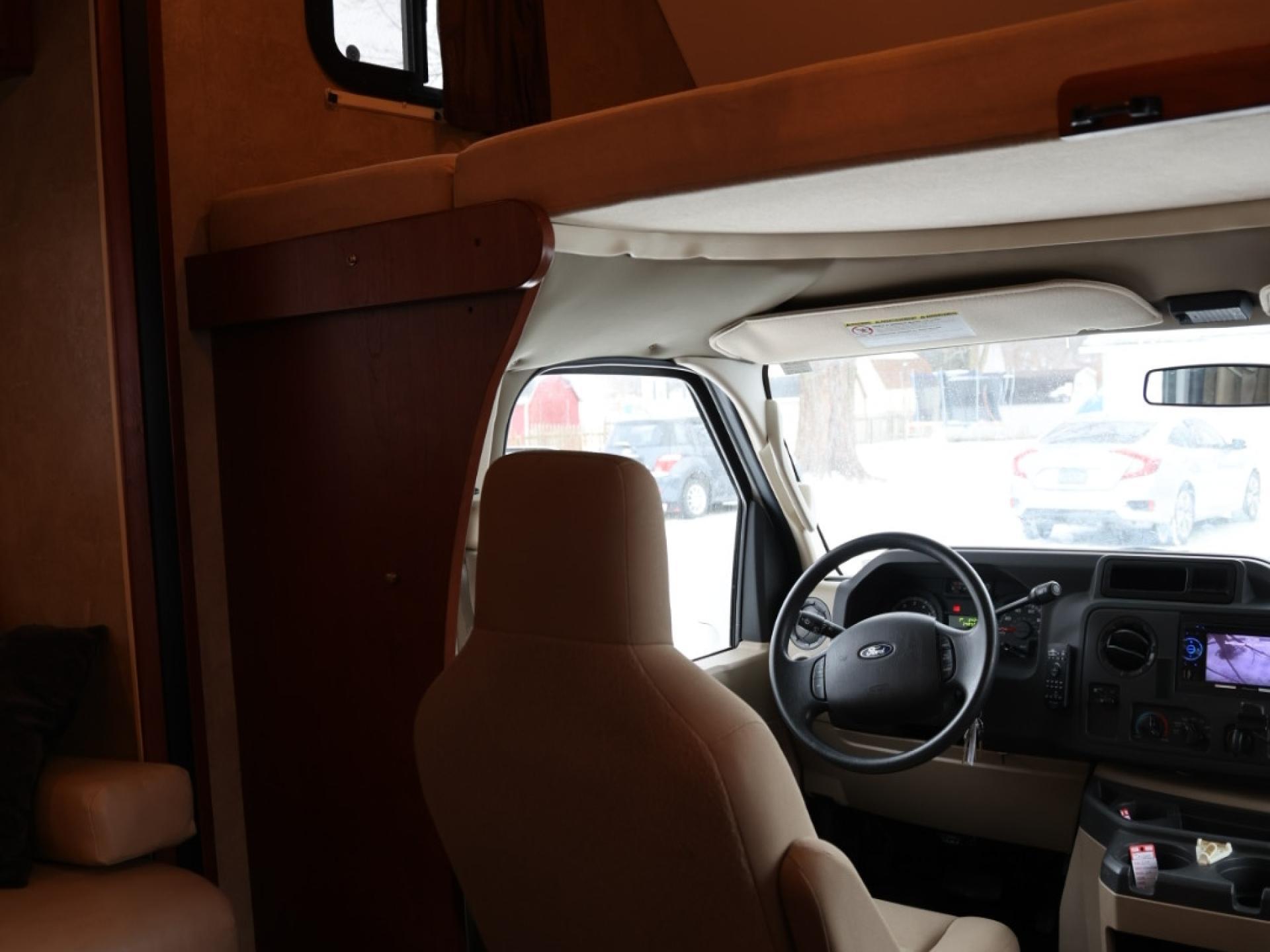 2014 WINNEBAGO MINNIE WINNIE 31K