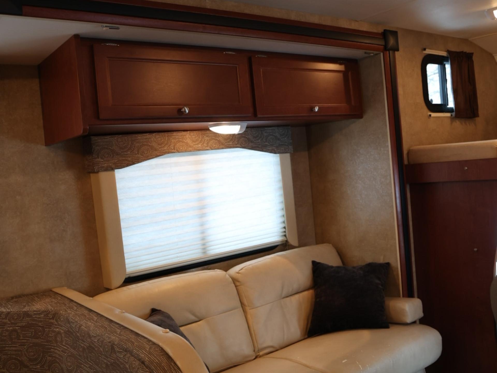2014 WINNEBAGO MINNIE WINNIE 31K