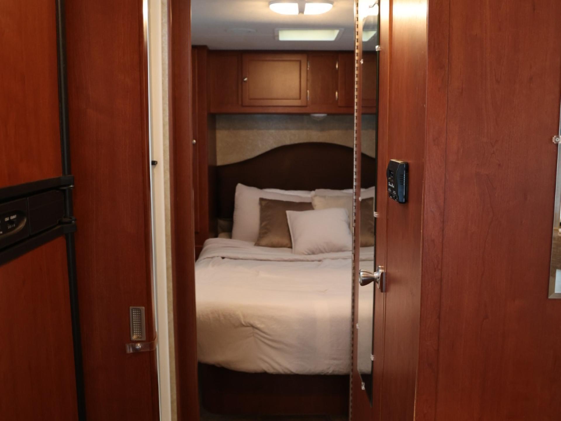 2014 WINNEBAGO MINNIE WINNIE 31K