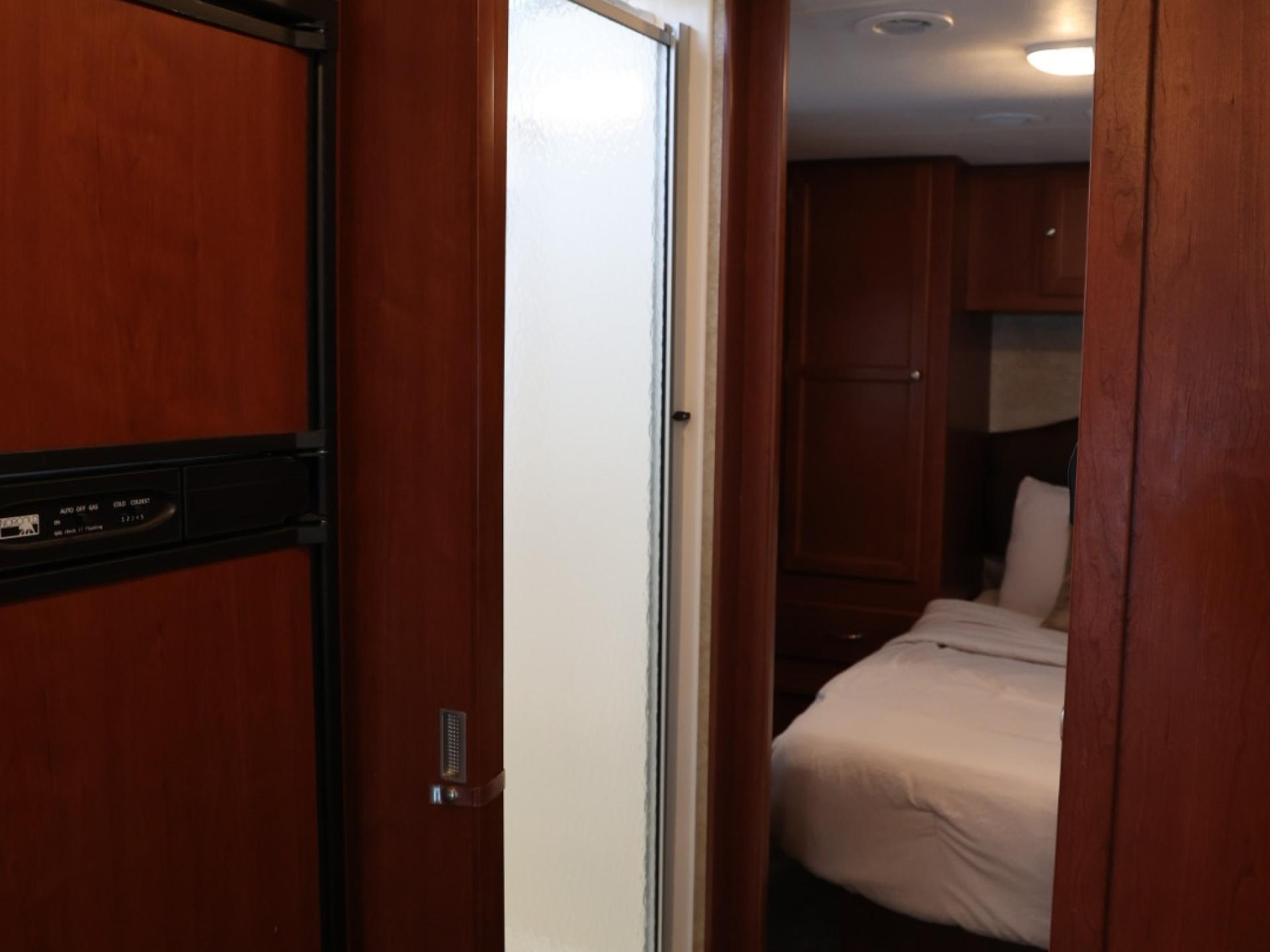 2014 WINNEBAGO MINNIE WINNIE 31K