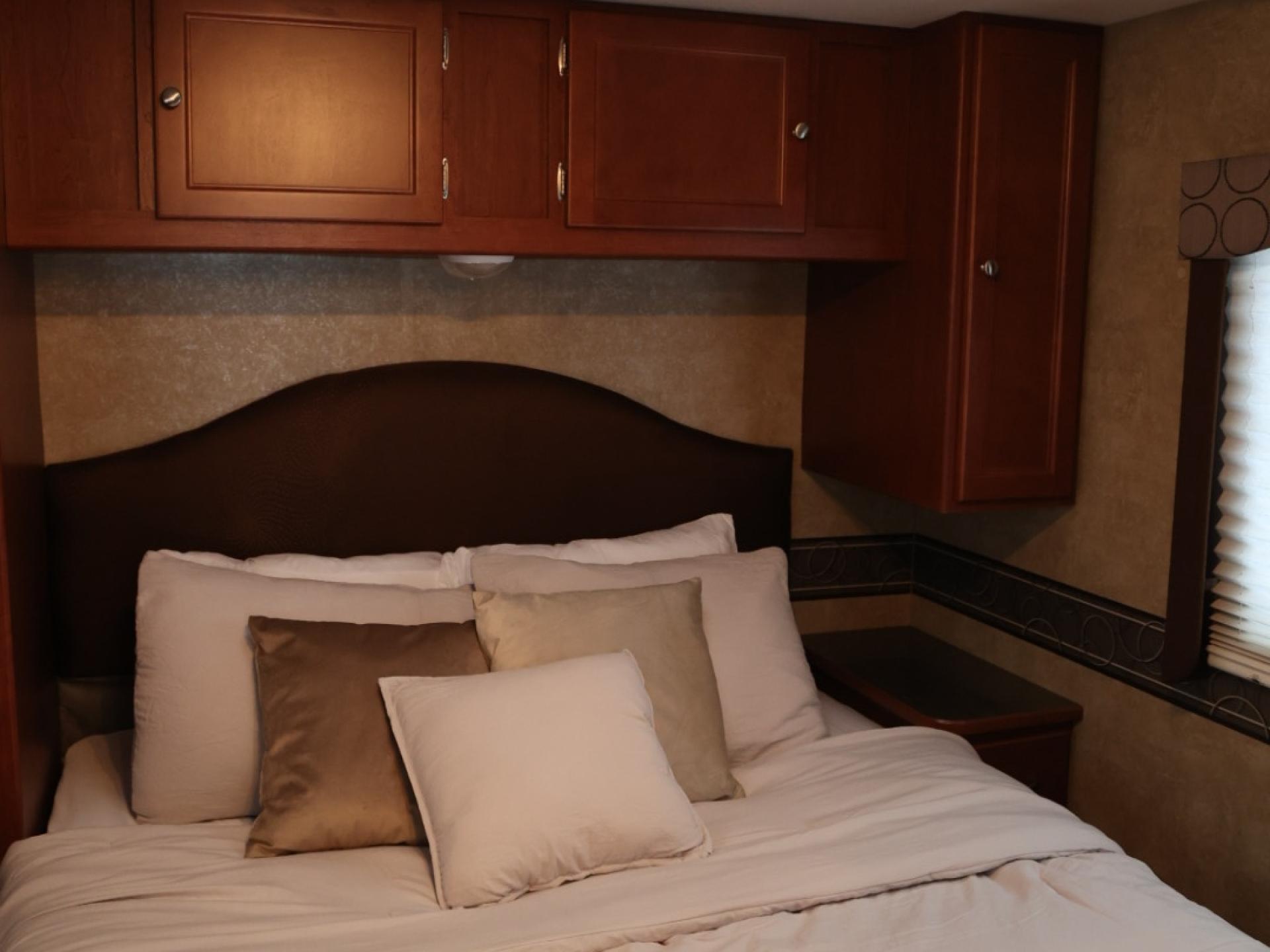 2014 WINNEBAGO MINNIE WINNIE 31K