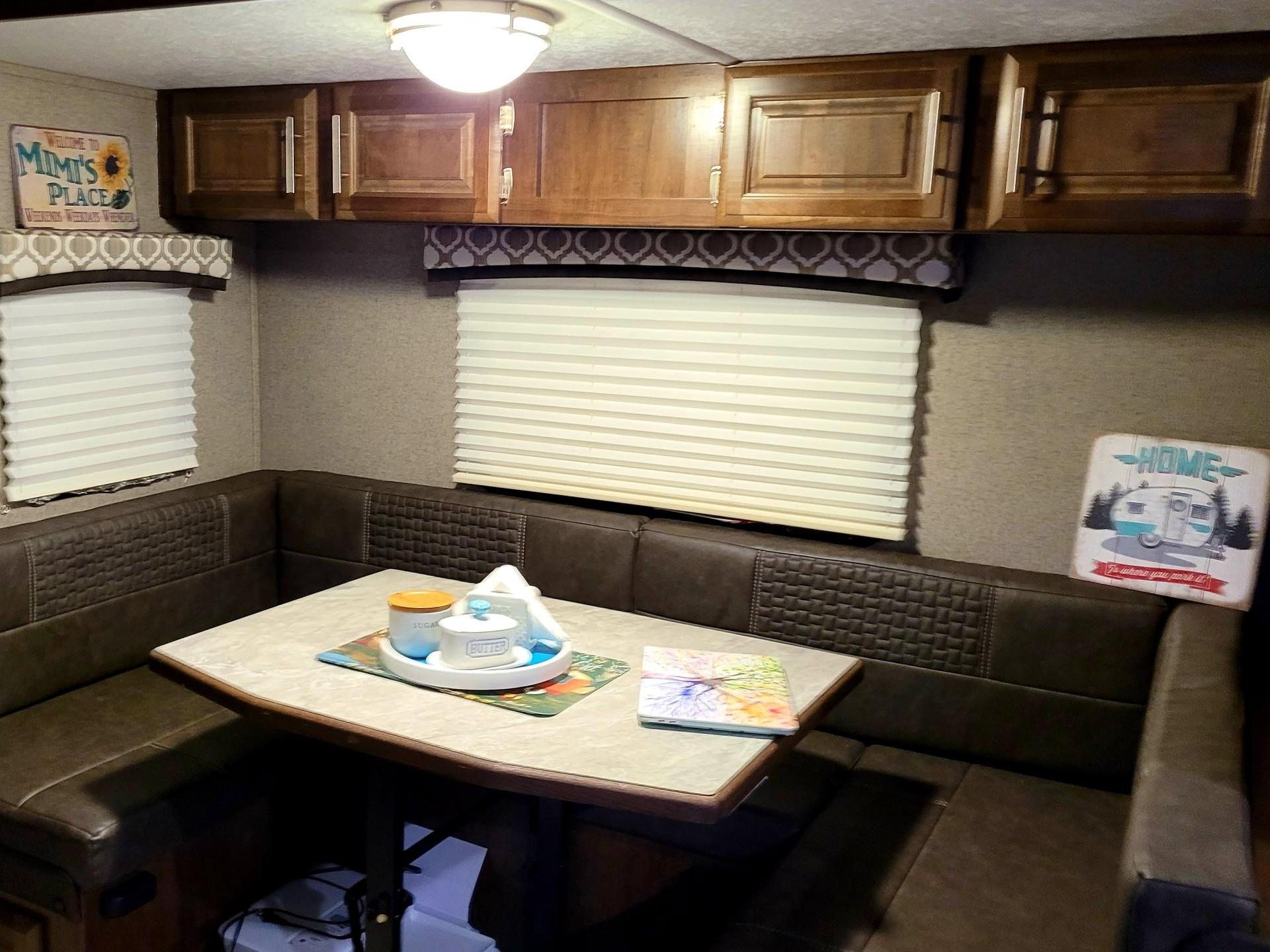 2019 FOREST RIVER FLAGSTAFF MICRO LITE 25BRDS