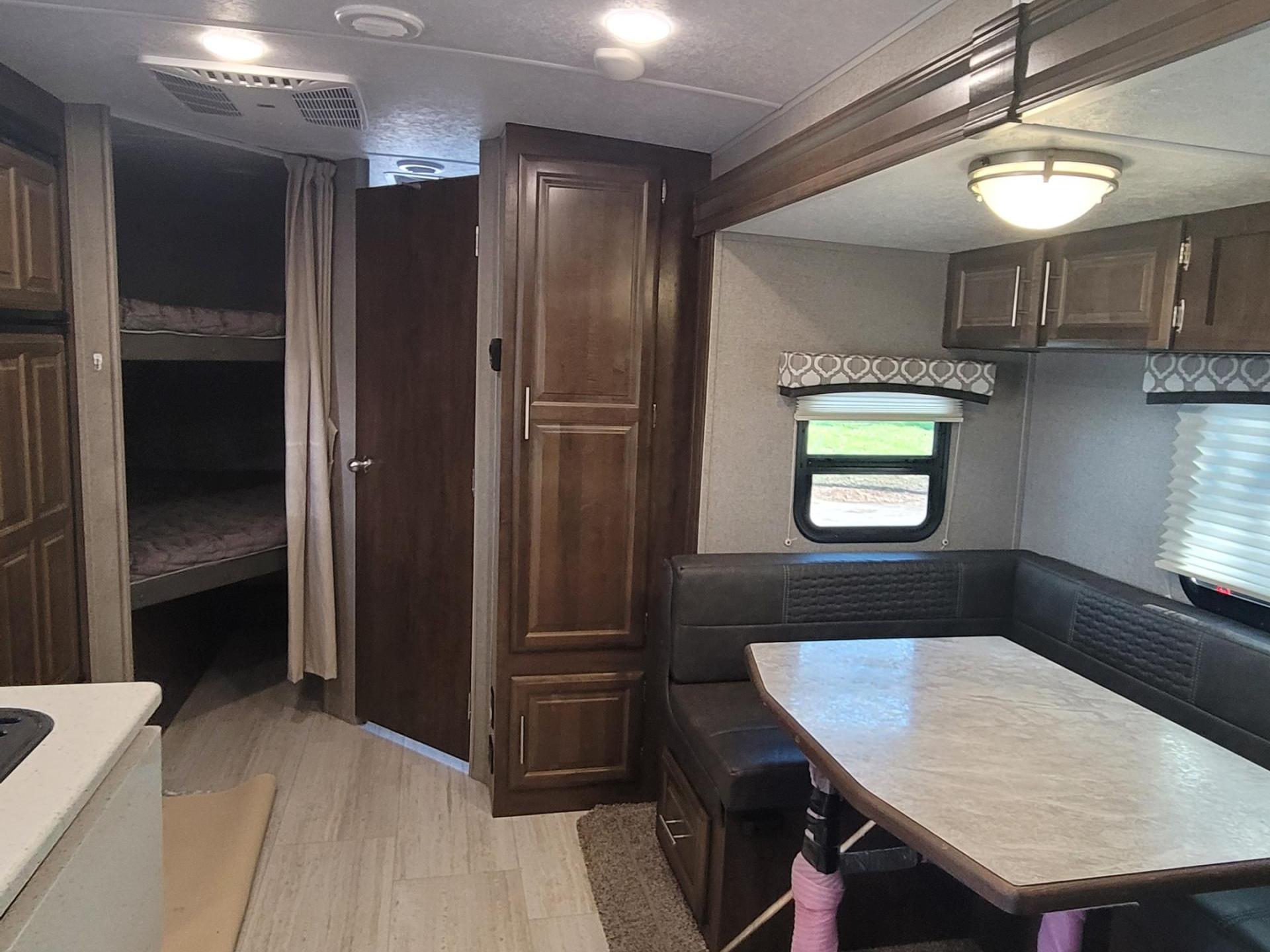 2019 FOREST RIVER FLAGSTAFF MICRO LITE 25BRDS