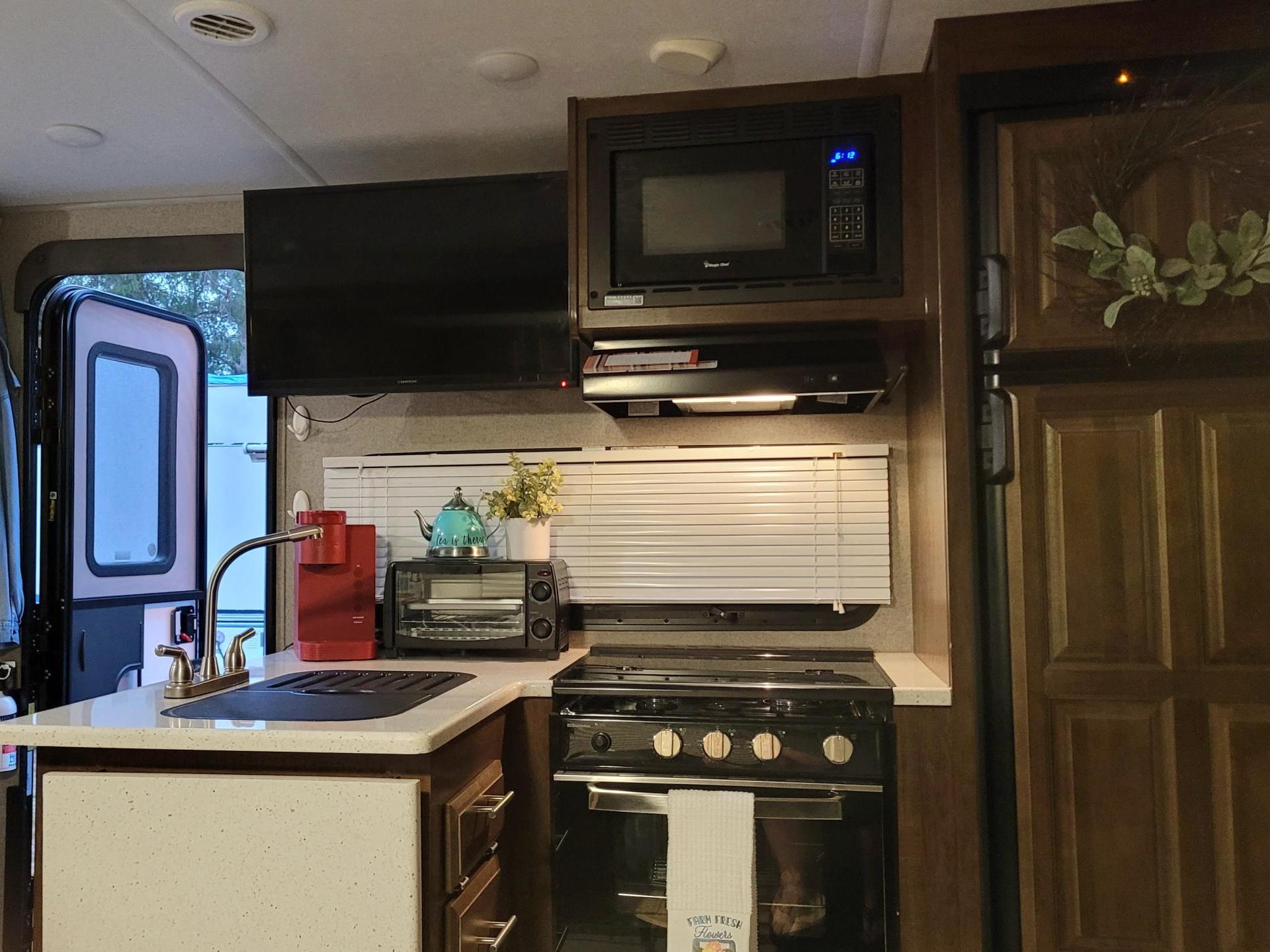 2019 FOREST RIVER FLAGSTAFF MICRO LITE 25BRDS