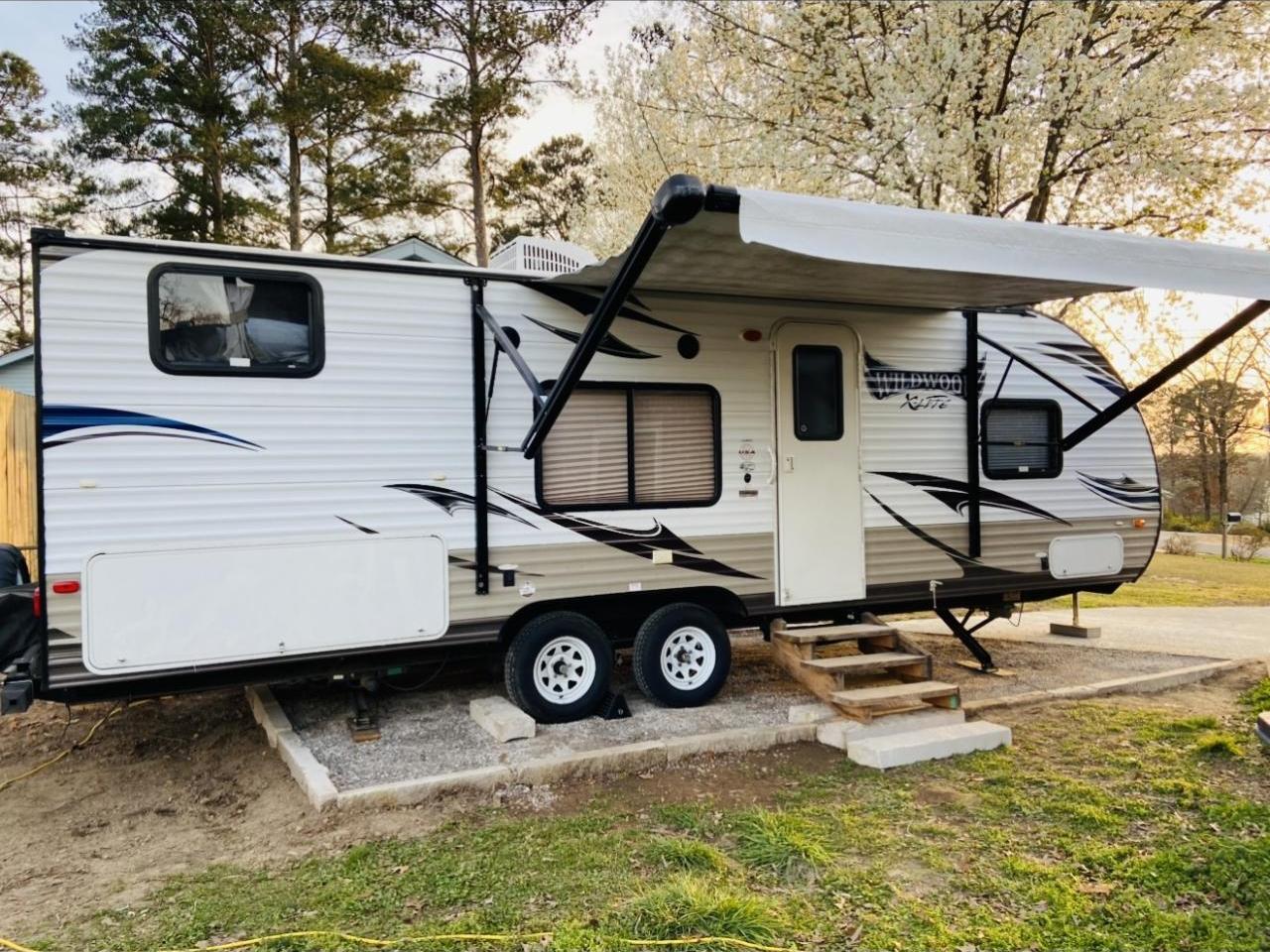 2015 FOREST RIVER WILDWOOD X LITE 261BHXL
