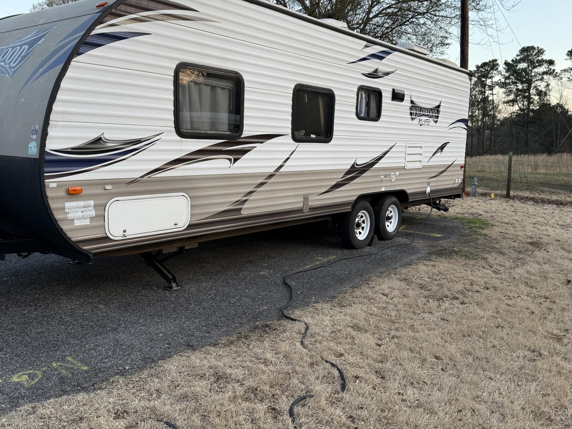 2015 FOREST RIVER WILDWOOD X LITE 261BHXL