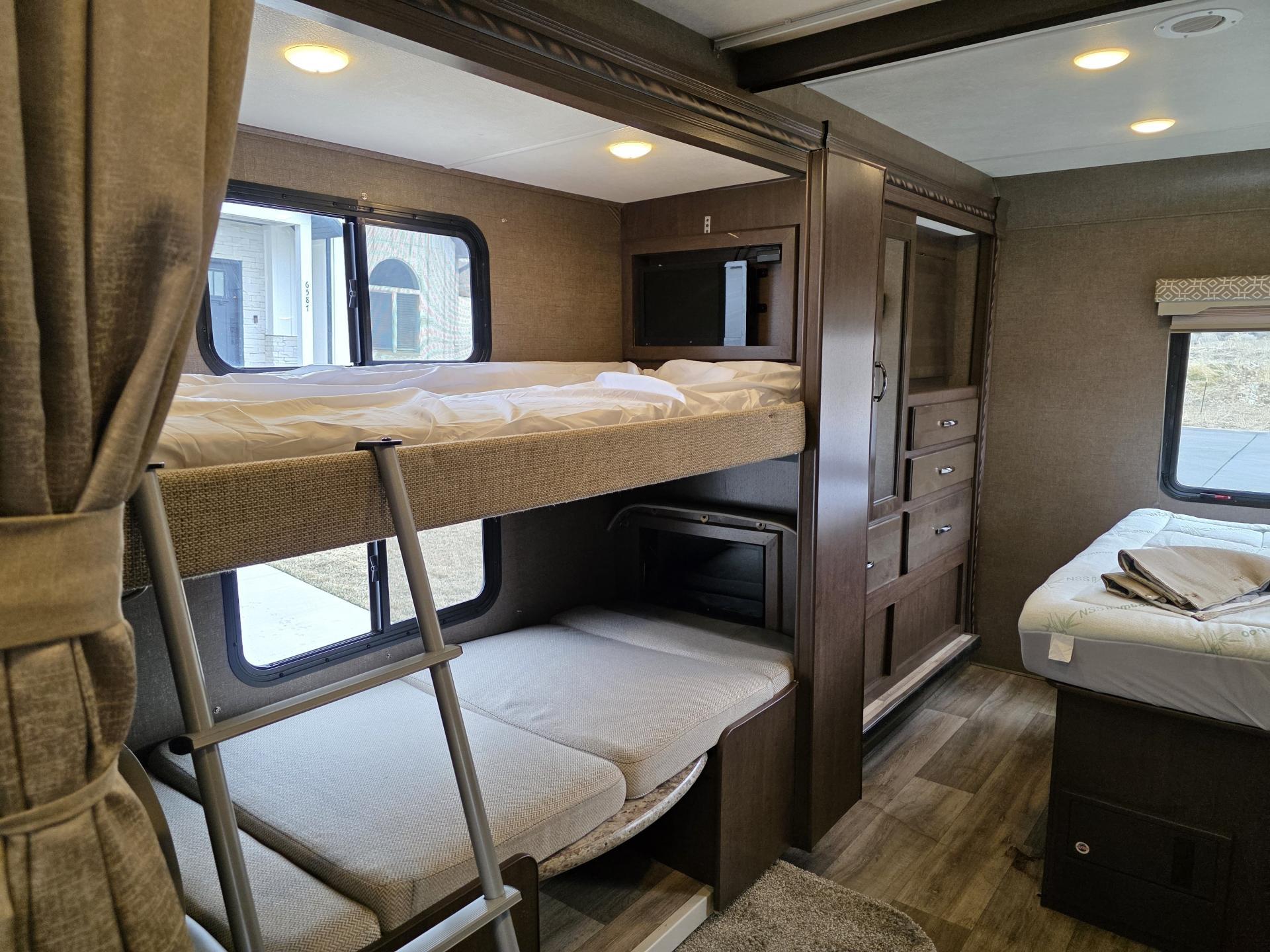 2018 THOR MOTOR COACH FREEDOM ELITE 30FE