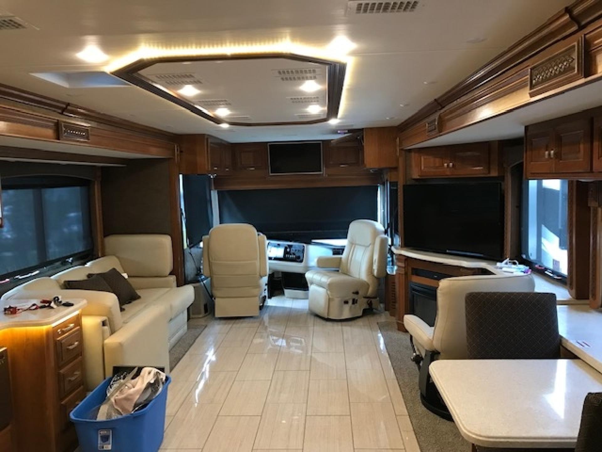 2018 HOLIDAY RAMBLER ENDEAVOR  M-44H