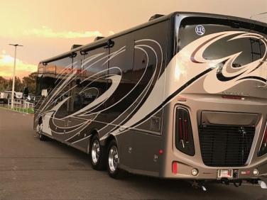 2018 HOLIDAY RAMBLER ENDEAVOR  M-44H