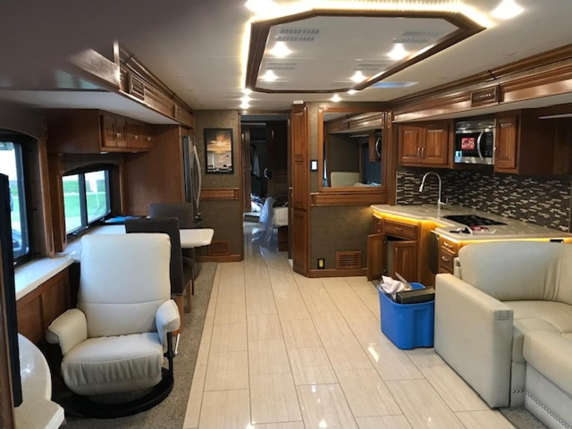 2018 HOLIDAY RAMBLER ENDEAVOR  M-44H