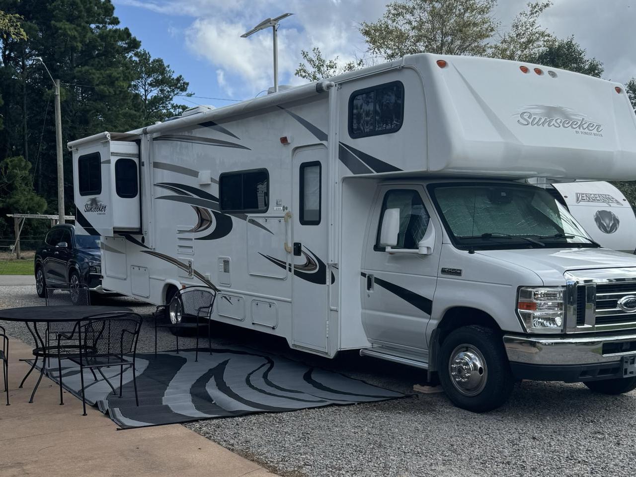 2013 FOREST RIVER SUNSEEKER 3010DS