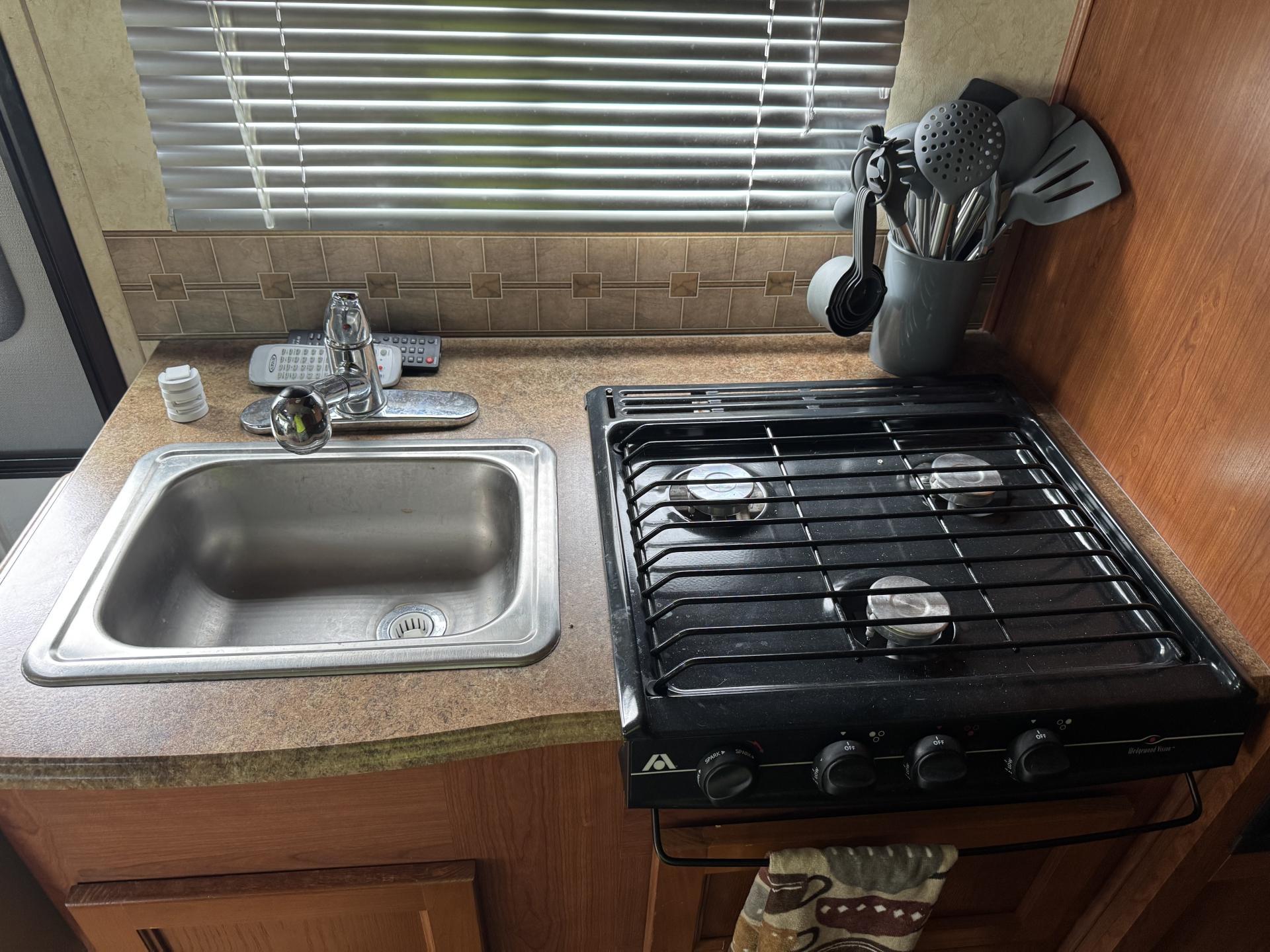 2013 COACHMEN FREELANDER 21QB