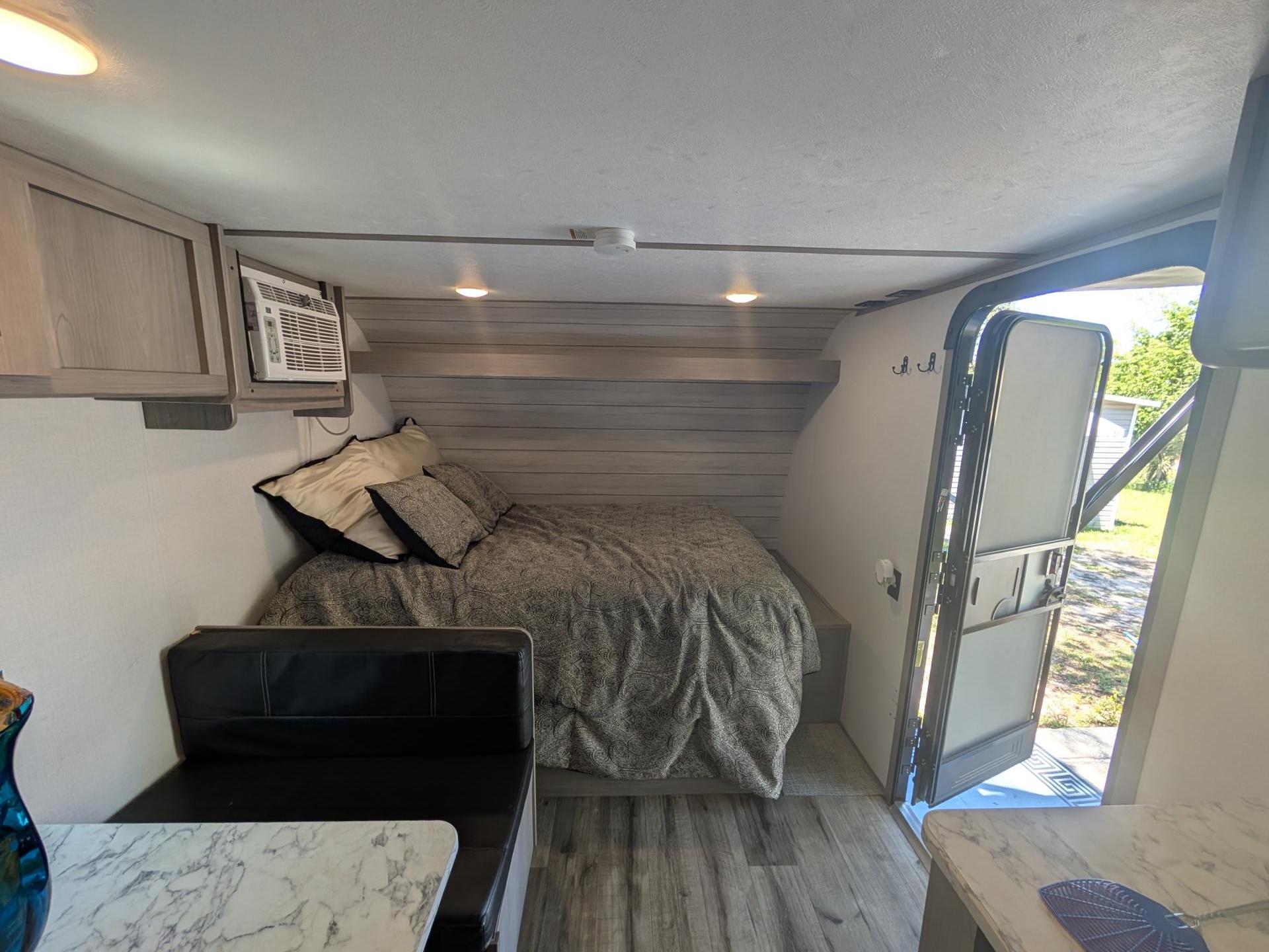2024 COLEMAN Lantern 17B