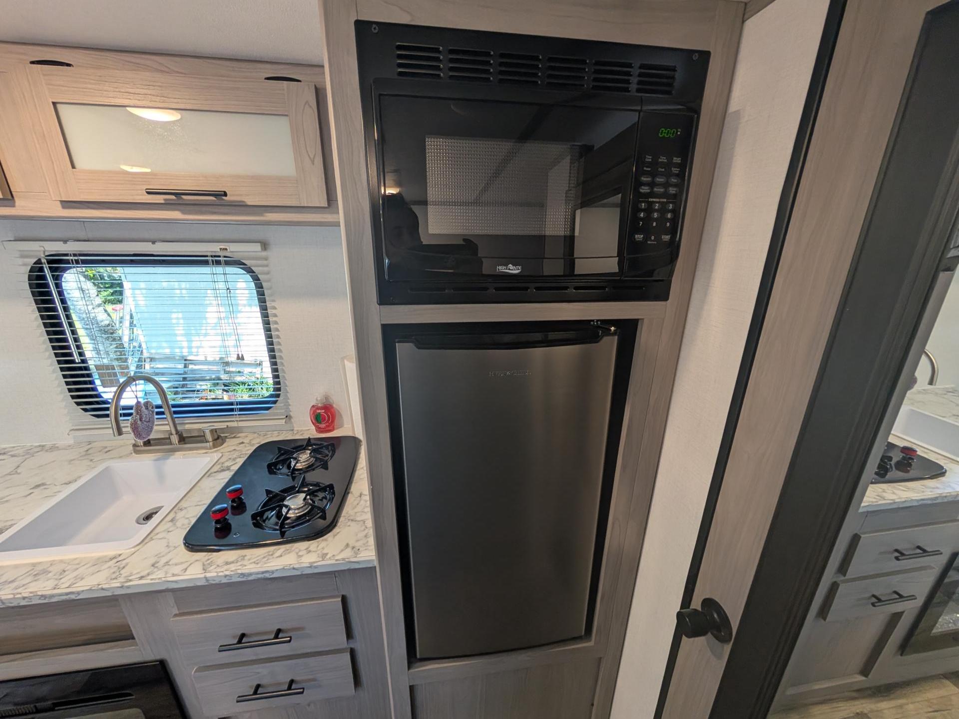 2024 COLEMAN Lantern 17B