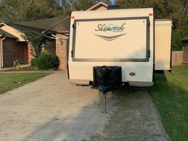 2016 FOREST RIVER FLAGSTAFF SHAMROCK 21DK