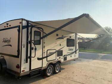 2016 FOREST RIVER FLAGSTAFF SHAMROCK 21DK