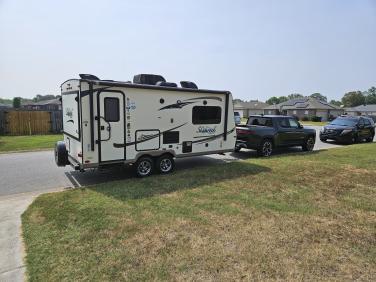 2016 FOREST RIVER FLAGSTAFF SHAMROCK 21DK