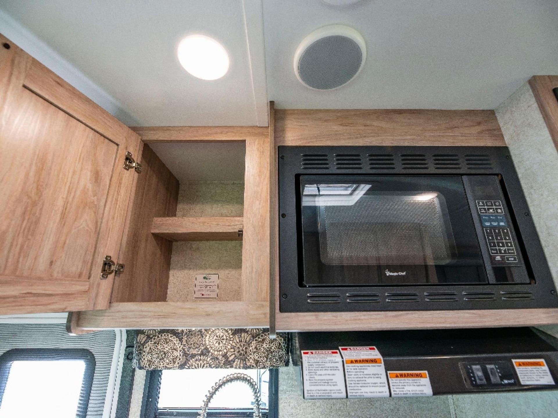 2018 FOREST RIVER SUNSEEKER LE 2250SLE