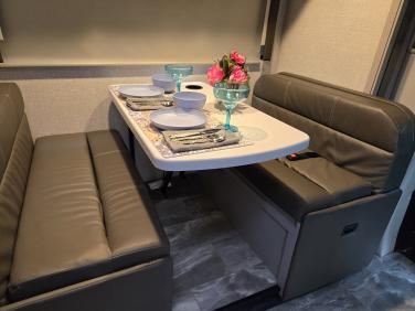 2023 THOR MOTOR COACH QUANTUM MB24