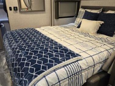 2023 THOR MOTOR COACH QUANTUM MB24