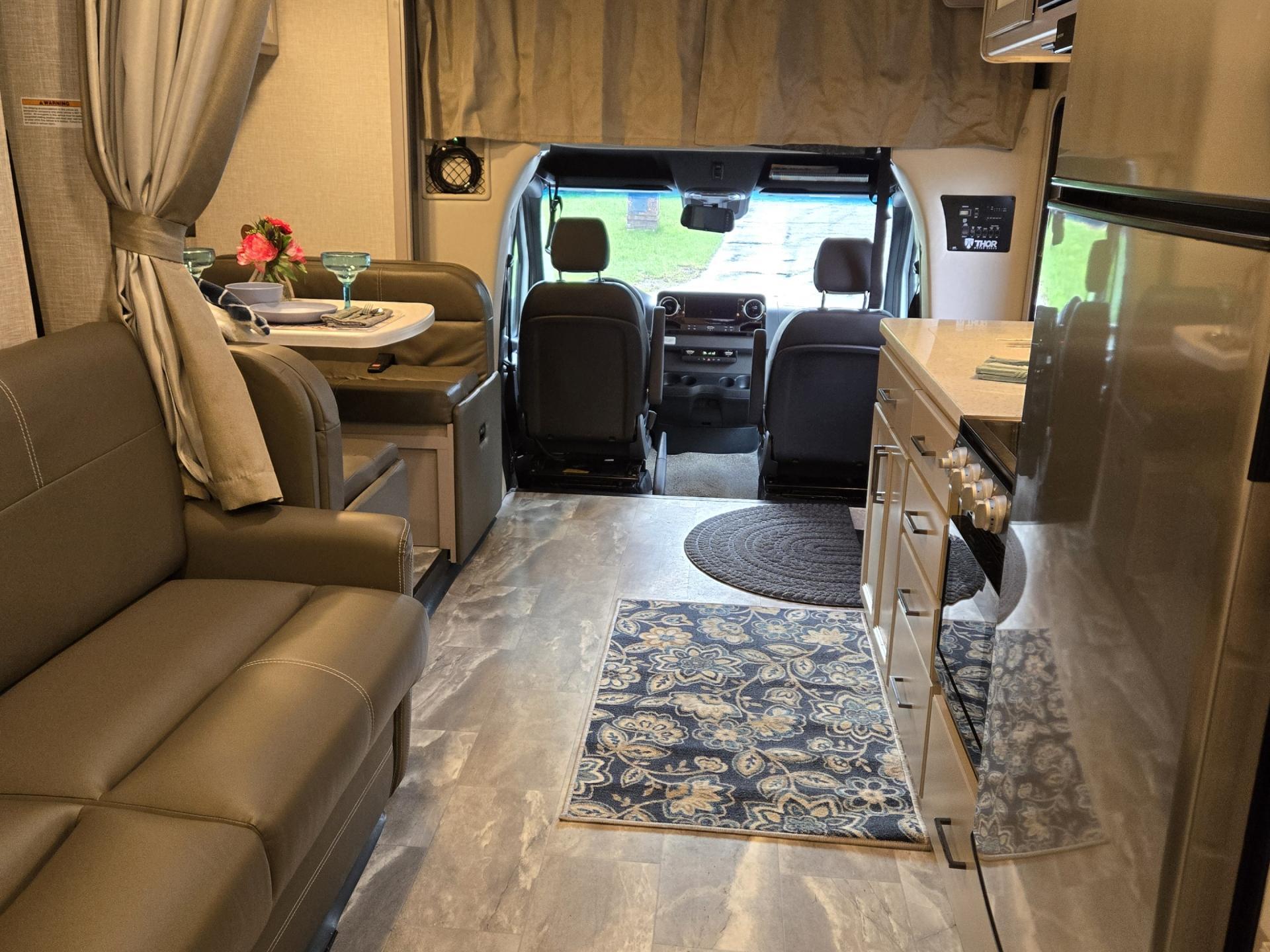 2023 THOR MOTOR COACH QUANTUM MB24