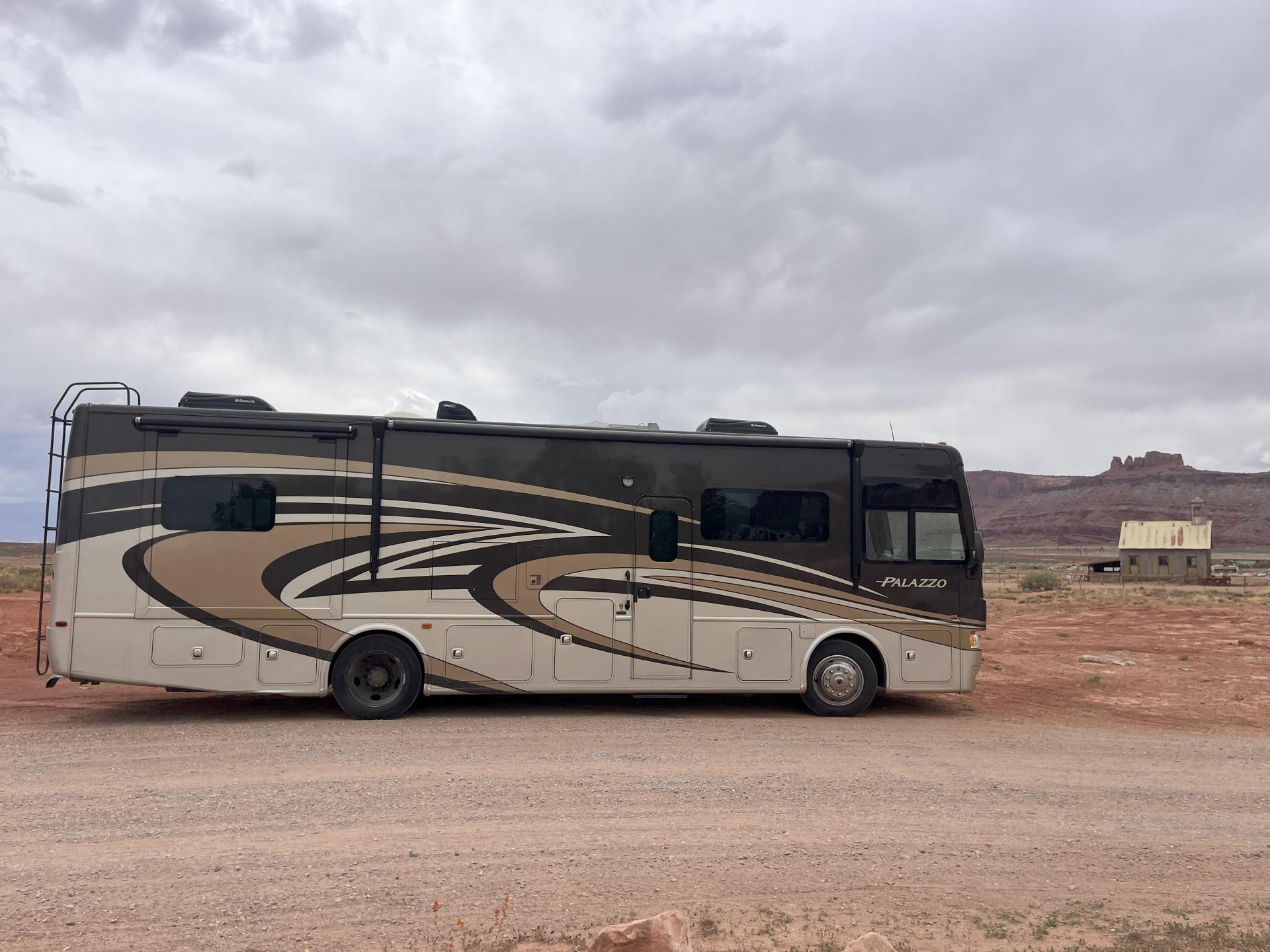 2015 THOR MOTOR COACH PALAZZO 33.3