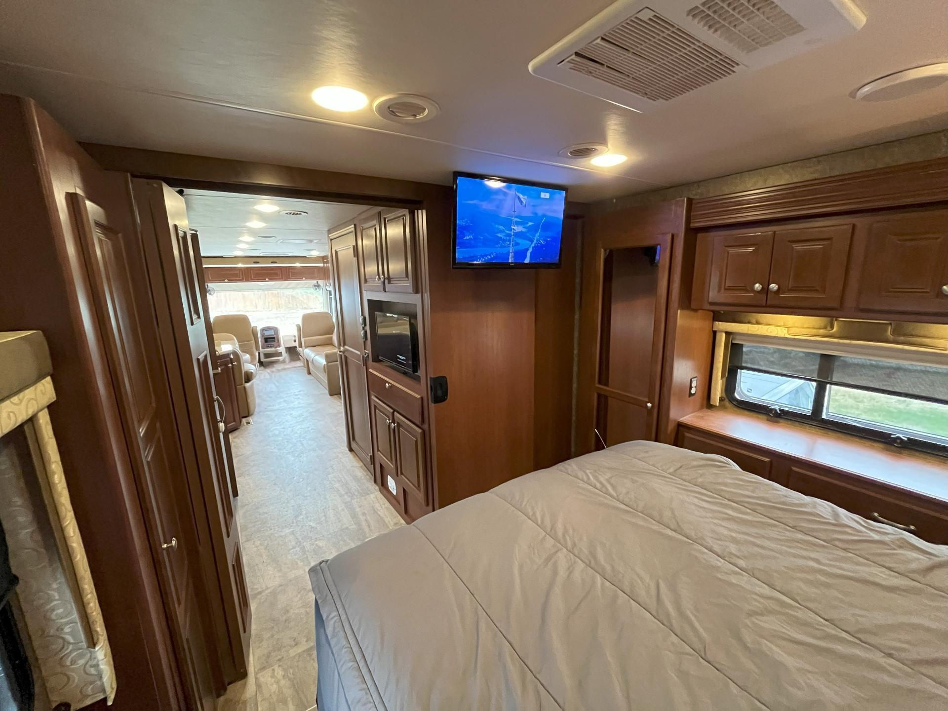 2015 THOR MOTOR COACH PALAZZO 33.3