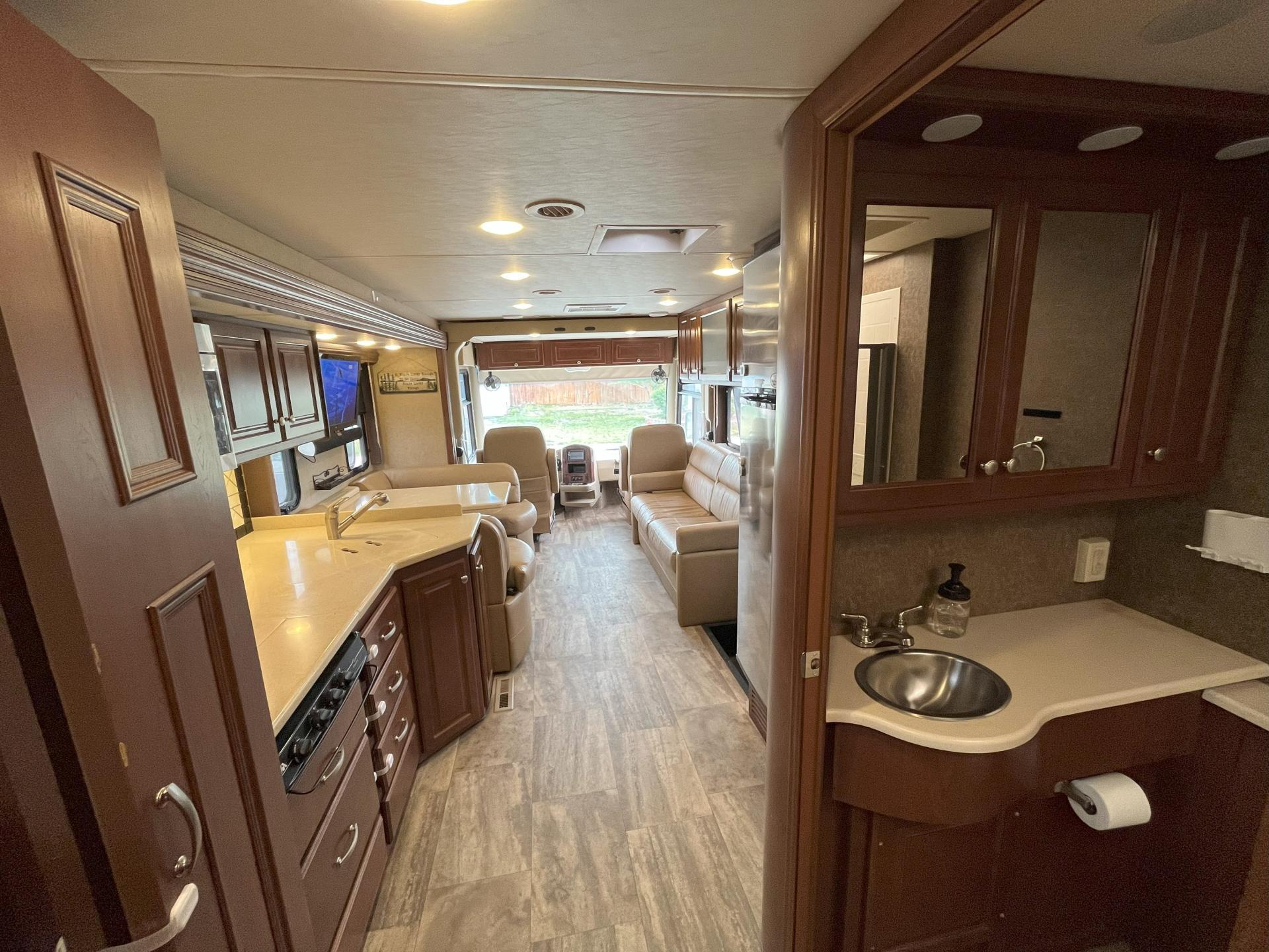 2015 THOR MOTOR COACH PALAZZO 33.3