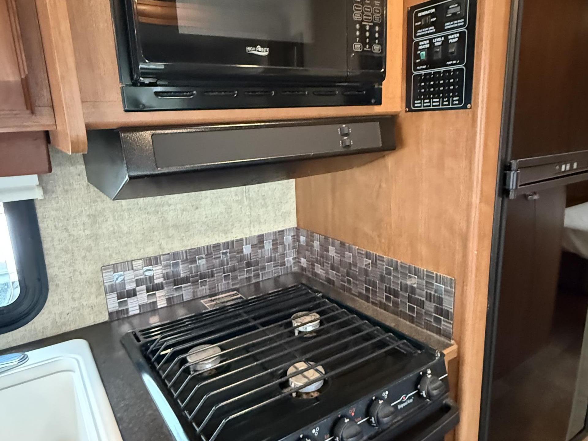 2016 WINNEBAGO VISTA 31KE