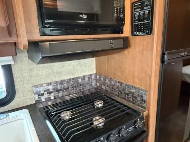 2016 WINNEBAGO VISTA 31KE