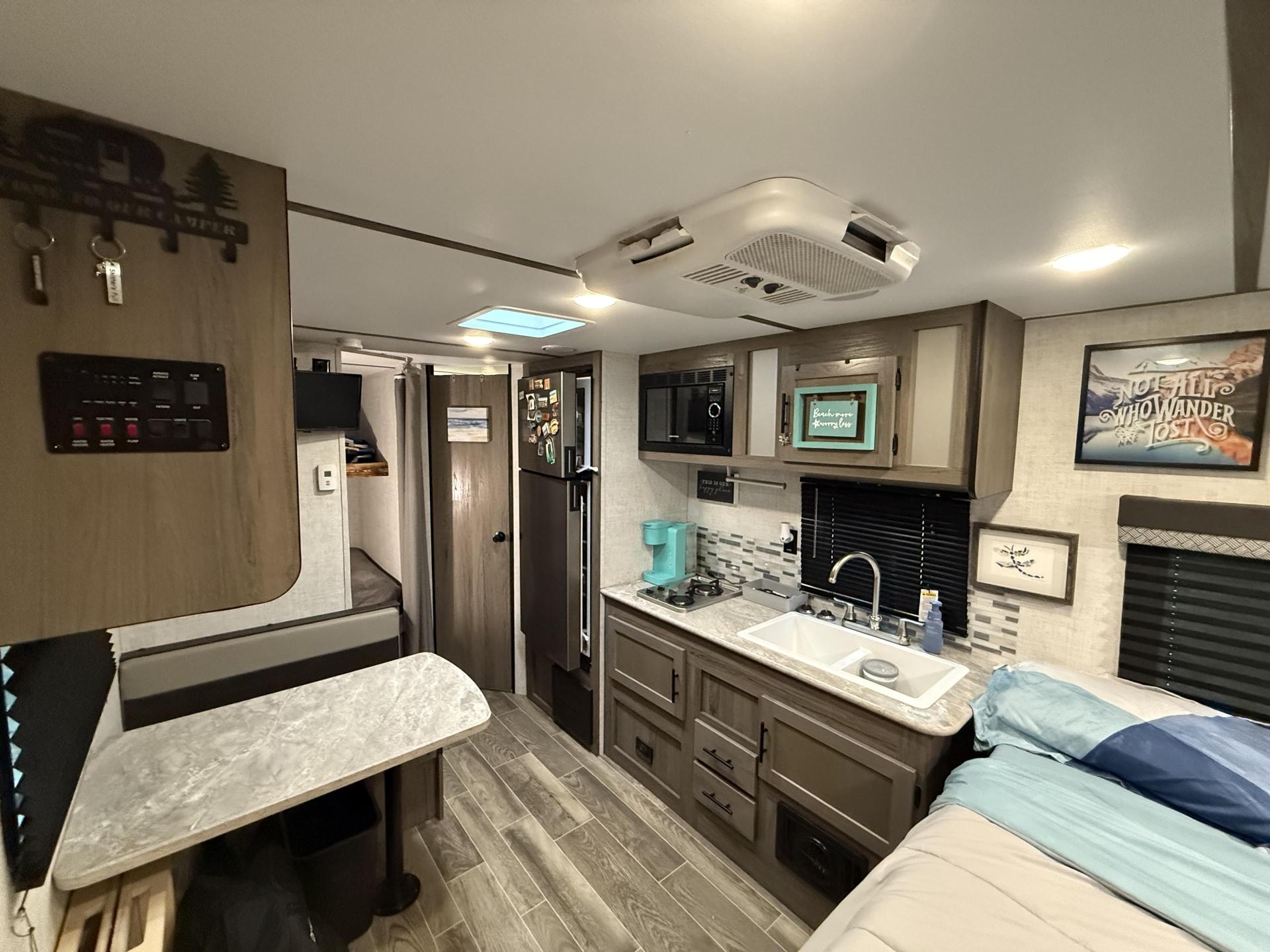 2022 GULF STREAM ENLIGHTEN 19BH