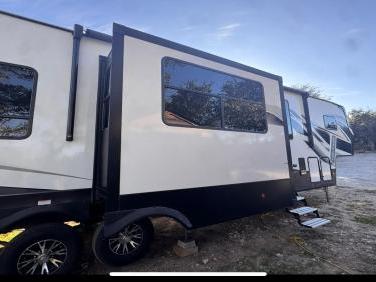 2022 DUTCHMEN VOLTAGE TRITON 3911
