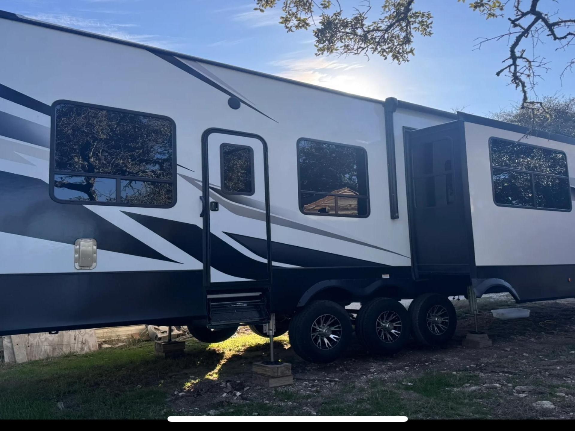 2022 DUTCHMEN VOLTAGE TRITON 3911