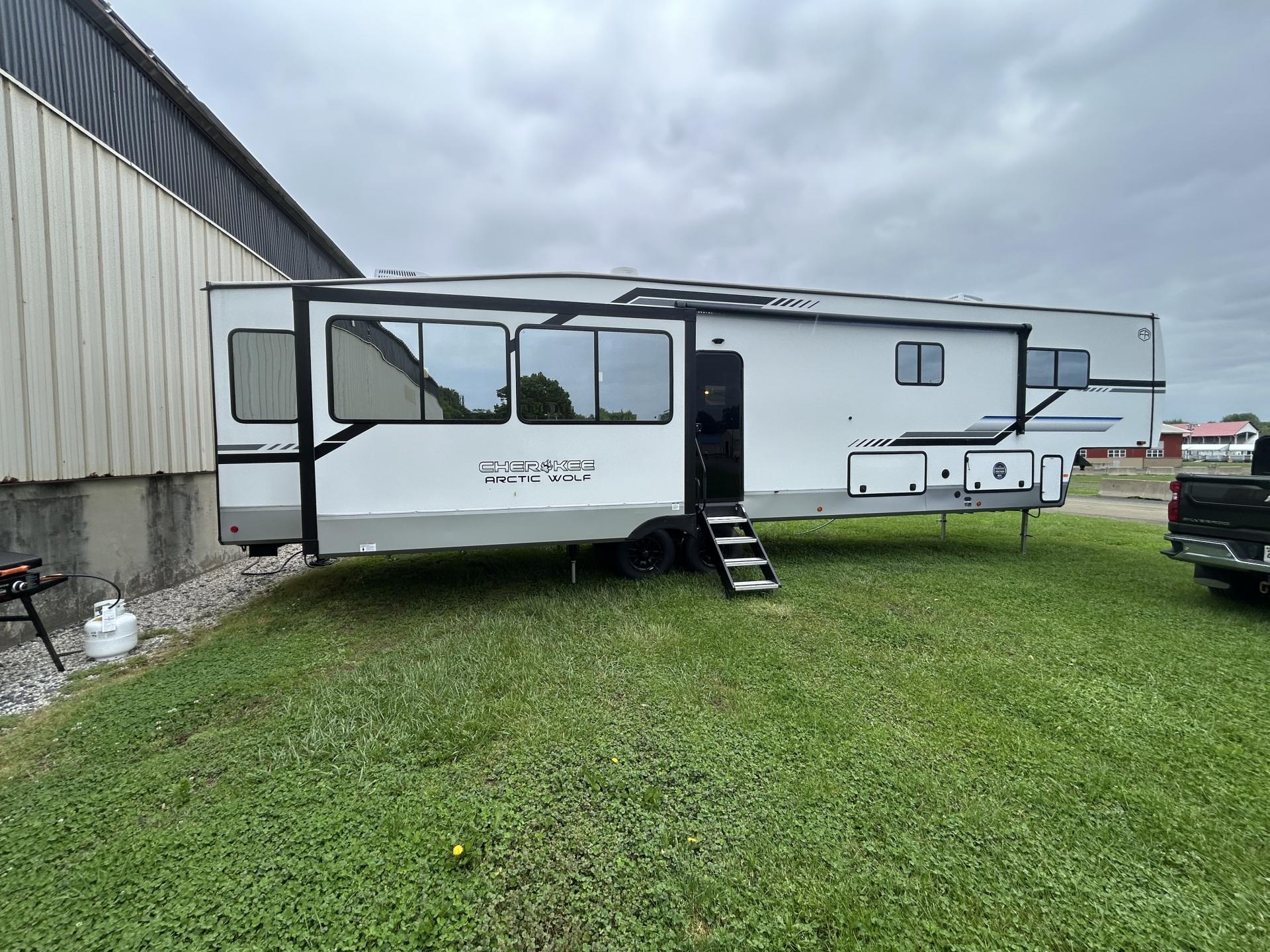 2025 FOREST RIVER ARCTIC WOLF 3650