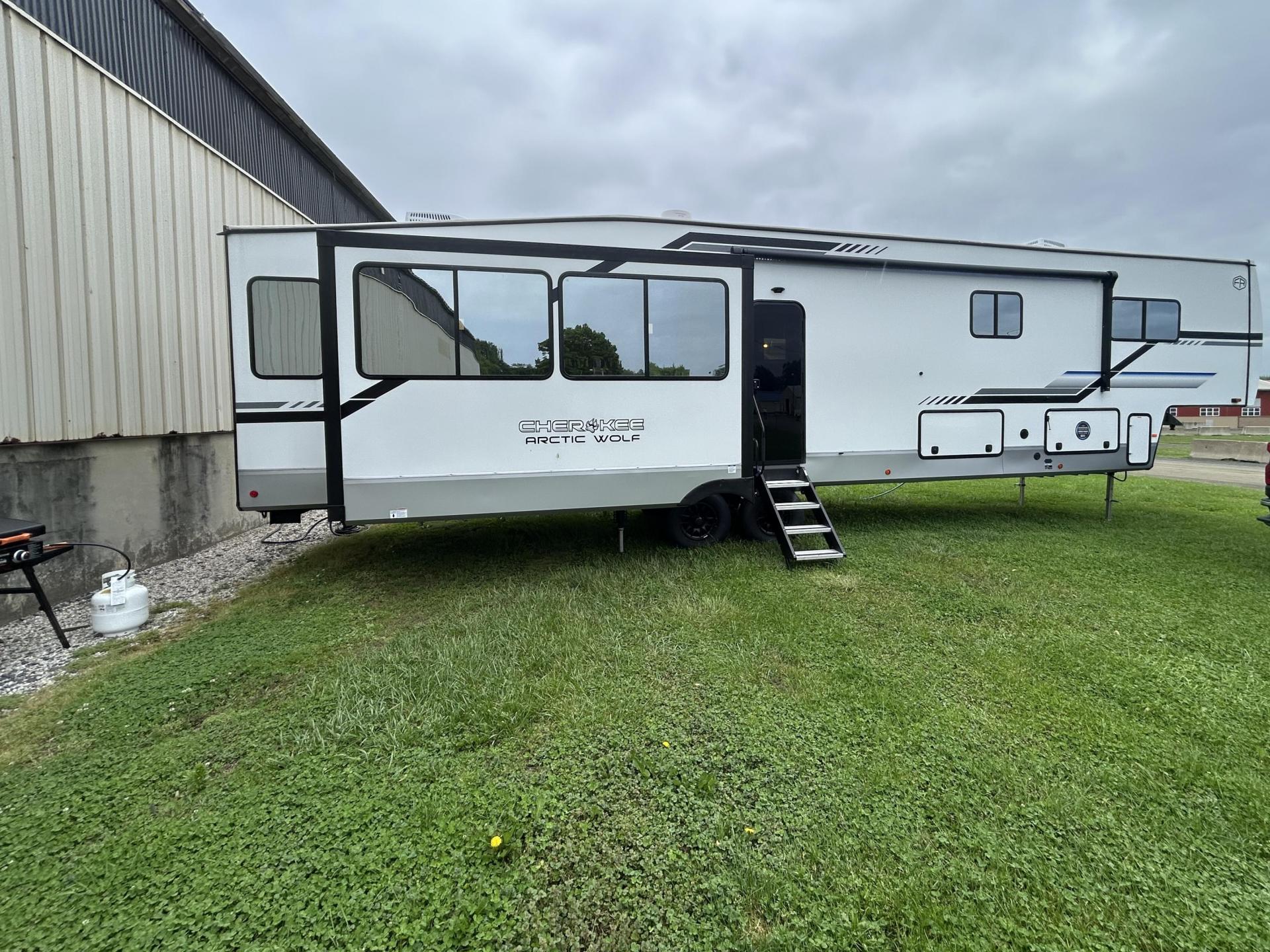 2025 FOREST RIVER ARCTIC WOLF 3650